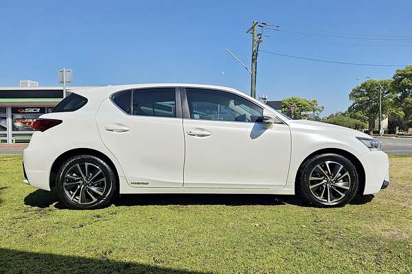 2018 Lexus CT CT200h Luxury ZWA10R