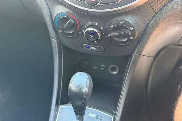 2017 Hyundai Accent Active RB4