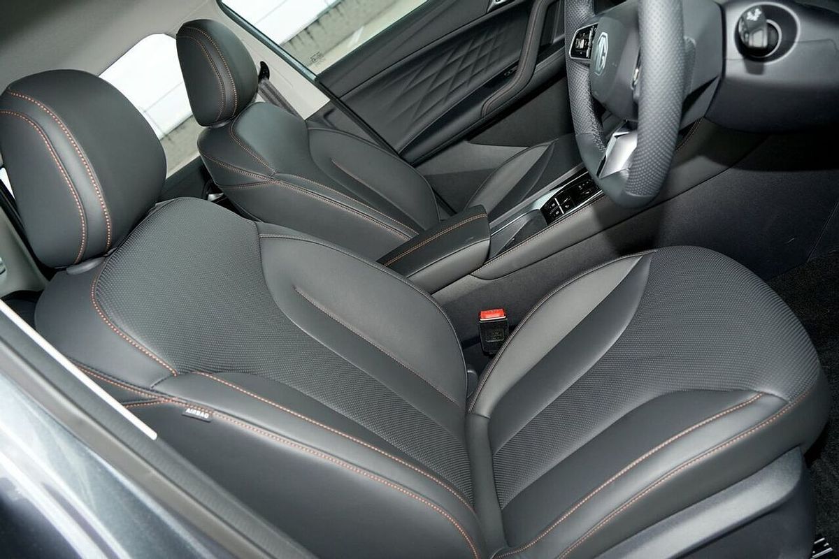 2024 MG HS Excite AS33