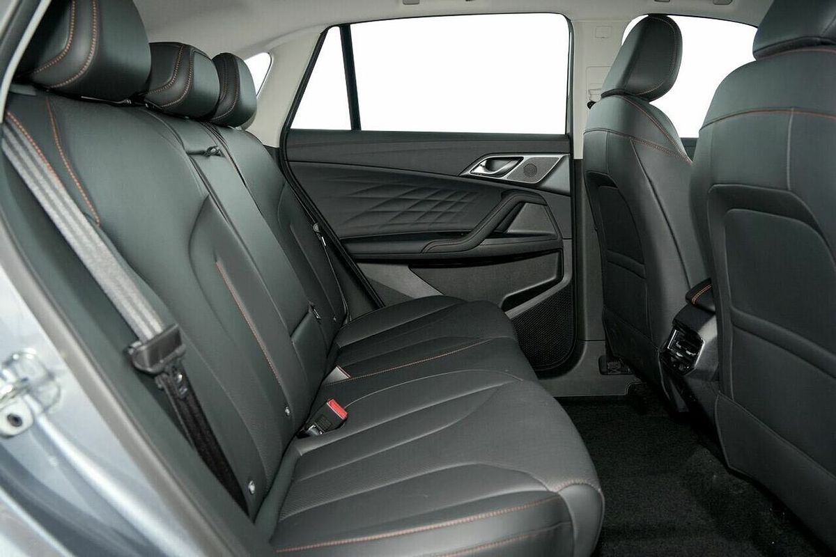 2024 MG HS Excite AS33