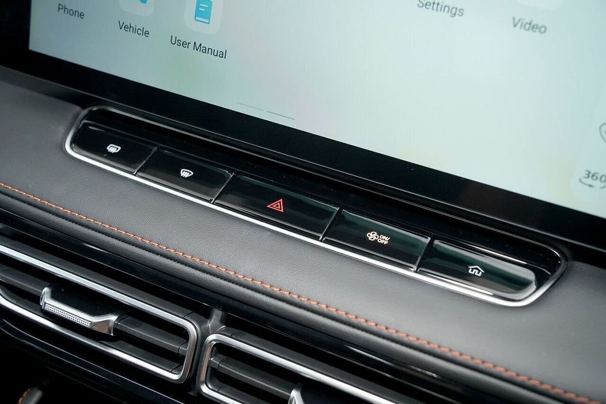 2024 MG HS Excite AS33