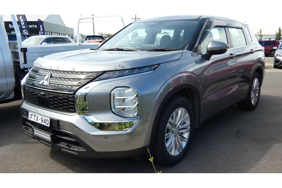 2022 Mitsubishi Outlander ES ZM