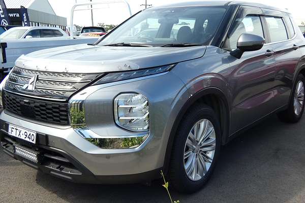 2022 Mitsubishi Outlander ES ZM