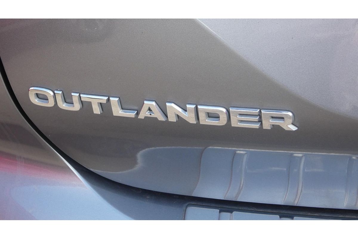 2022 Mitsubishi Outlander ES ZM