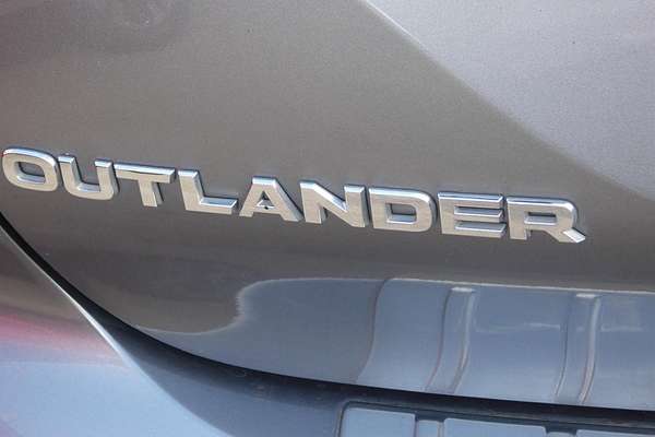 2022 Mitsubishi Outlander ES ZM