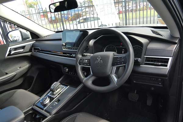 2022 Mitsubishi Outlander ES ZM