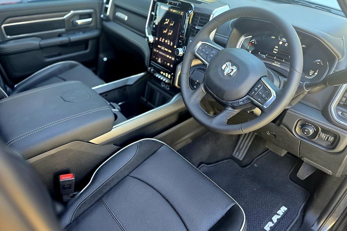 2025 RAM 2500 Laramie DJ 4X4