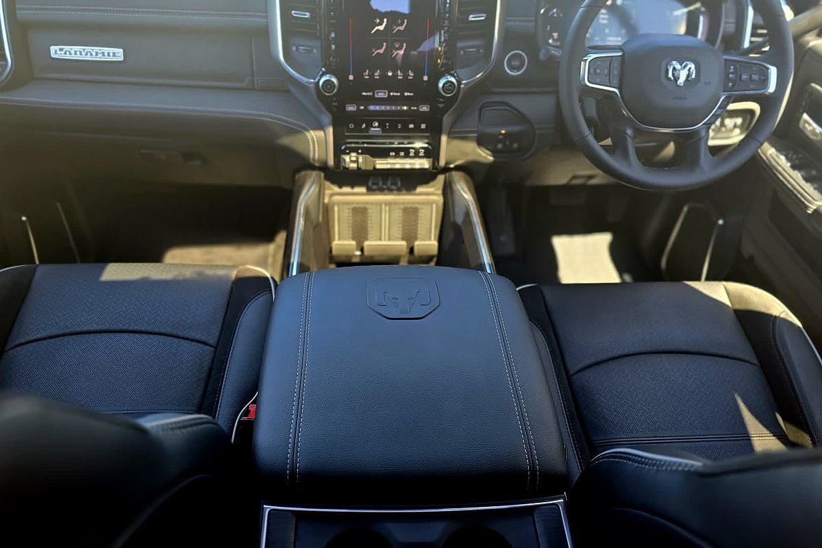 2025 RAM 2500 Laramie DJ 4X4