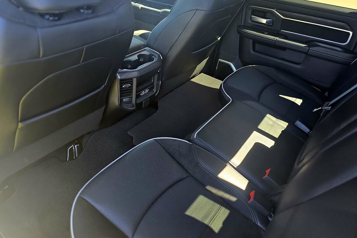 2025 RAM 2500 Laramie DJ 4X4