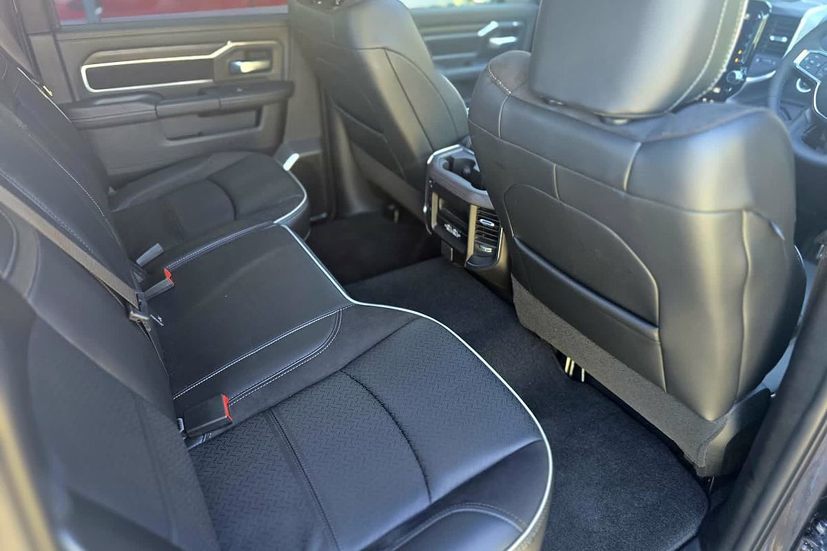 2025 RAM 2500 Laramie DJ 4X4