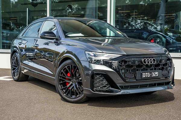 2025 Audi Q8 60 TFSI e S line F1