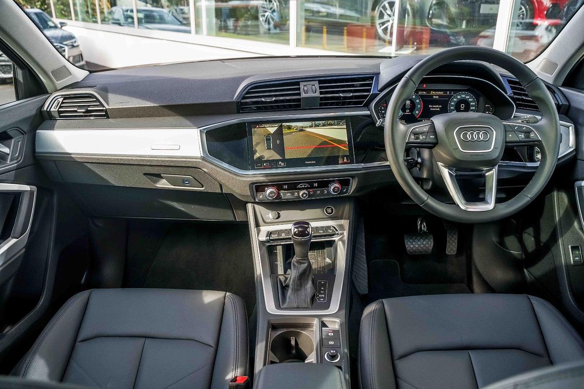 2025 Audi Q3 35 TFSI S line edition F3