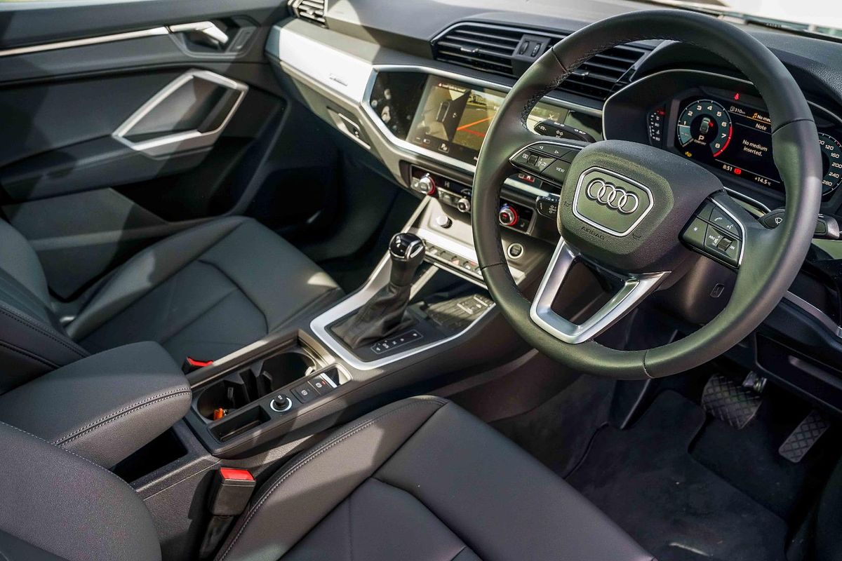 2025 Audi Q3 35 TFSI S line edition F3