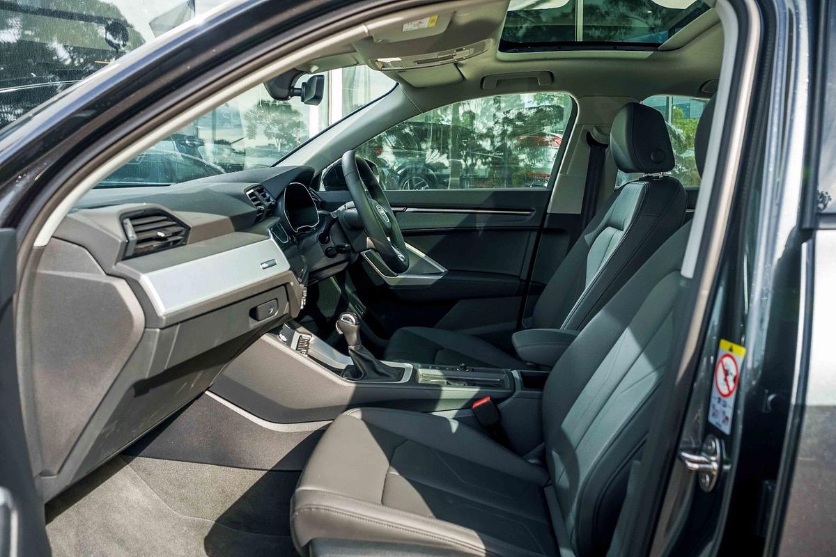 2025 Audi Q3 35 TFSI S line edition F3