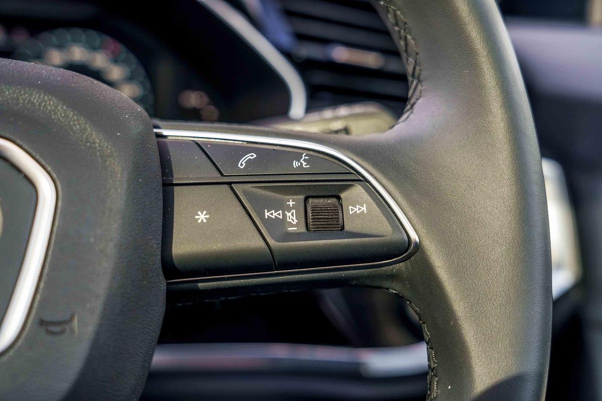 2025 Audi Q3 35 TFSI S line edition F3