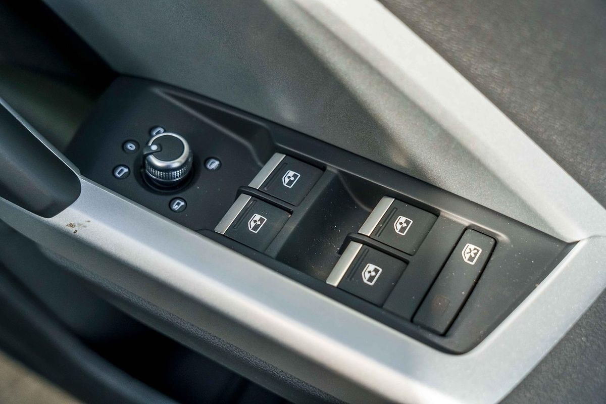 2025 Audi Q3 35 TFSI S line edition F3