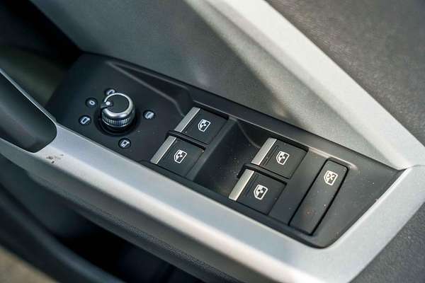 2025 Audi Q3 35 TFSI S line edition F3