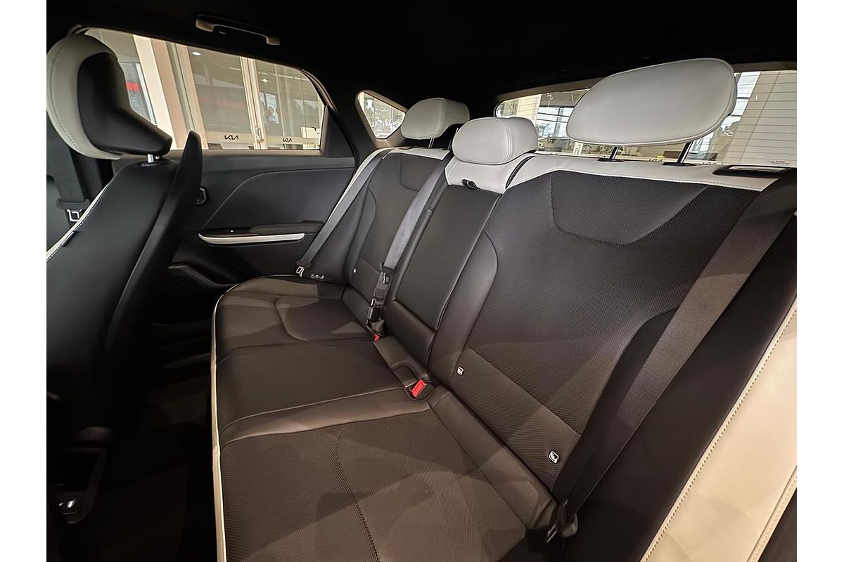 2025 Kia K4 GT-Line CL4m