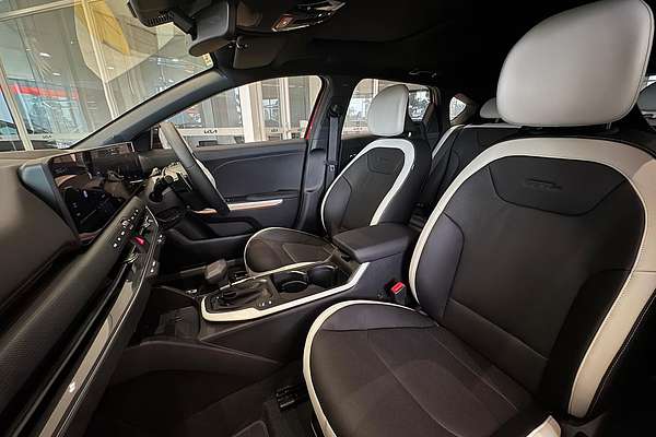 2025 Kia K4 GT-Line CL4m