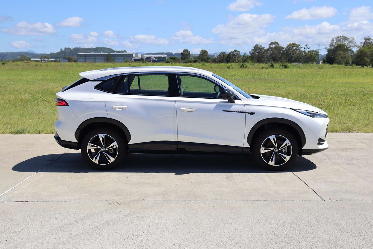 2025 MG HS Vibe AS33