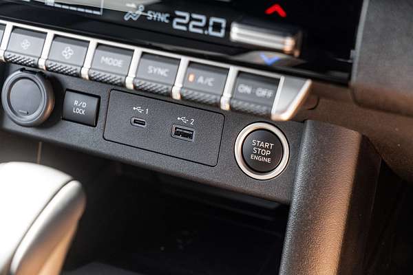 2025 Mitsubishi Triton GSR MV 4X4