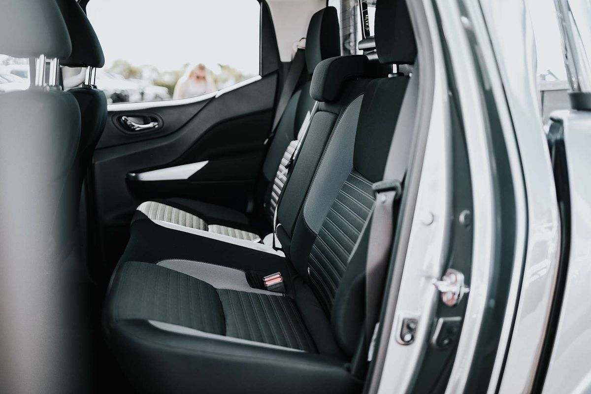 2025 Nissan Navara ST D23 4X4