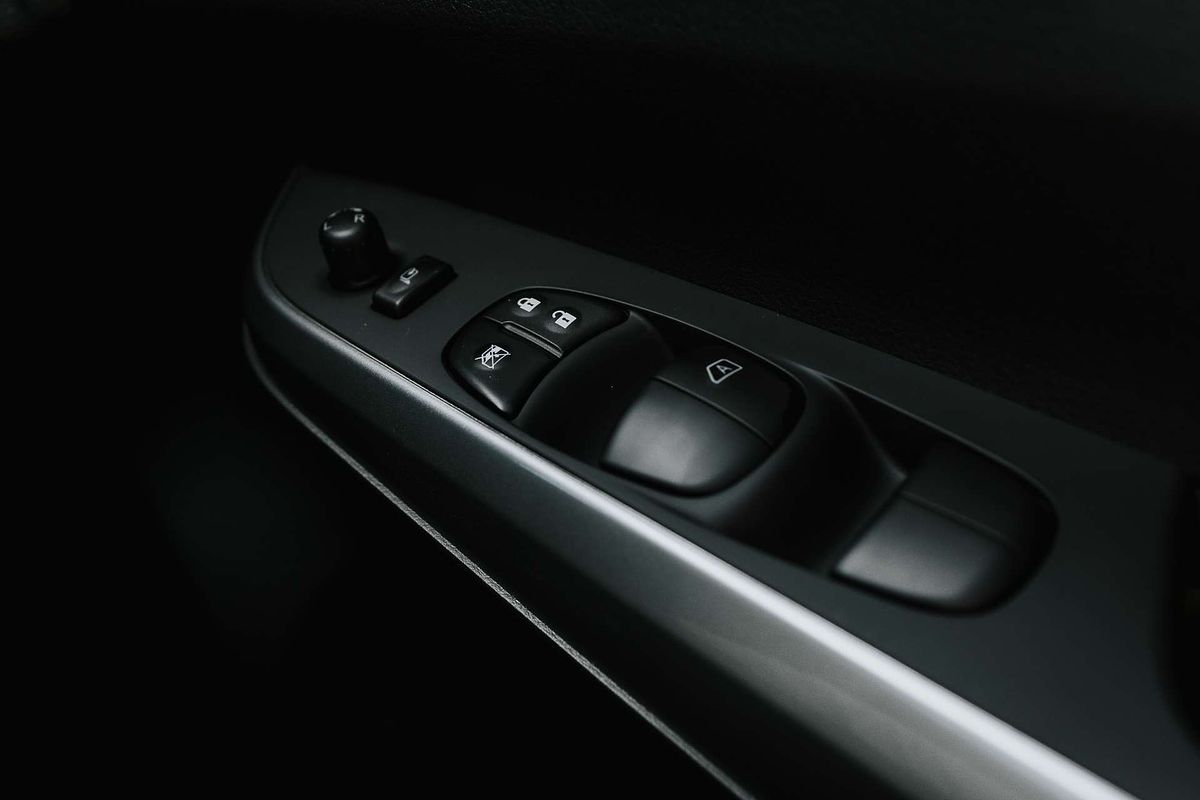 2025 Nissan Navara ST D23 4X4