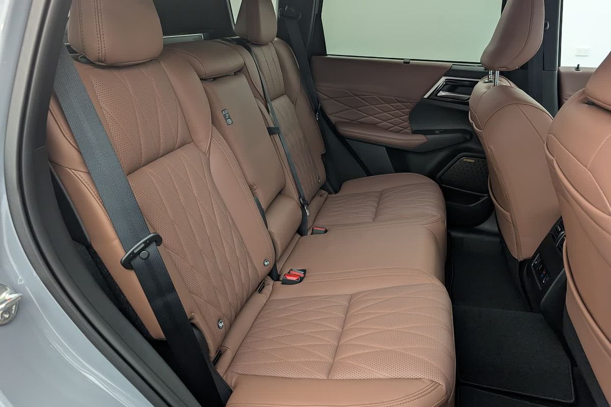 2025 Mitsubishi Outlander Exceed Tourer ZM