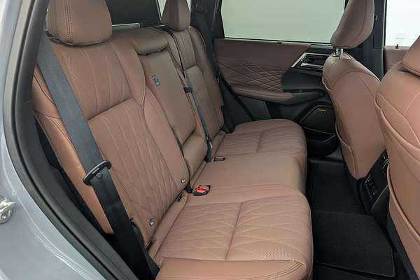 2025 Mitsubishi Outlander Exceed Tourer ZM