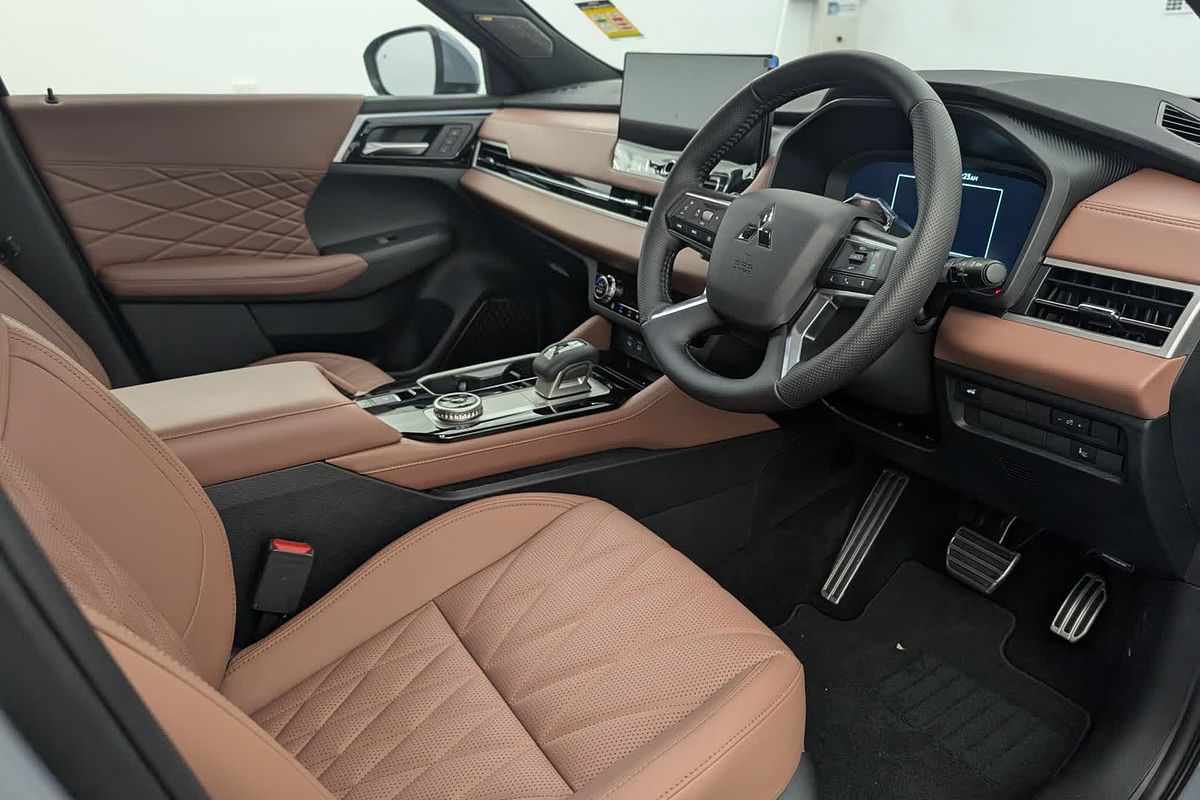 2025 Mitsubishi Outlander Exceed Tourer ZM