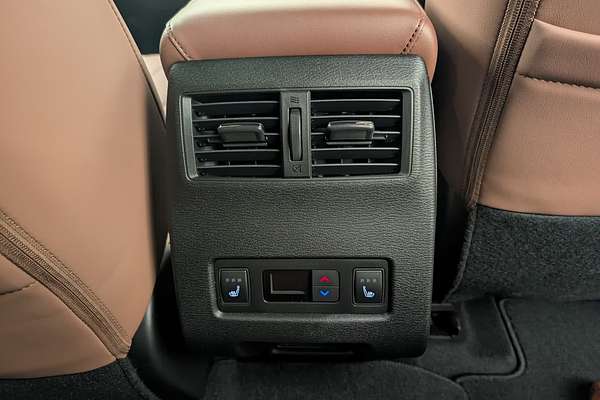 2025 Mitsubishi Outlander Exceed Tourer ZM