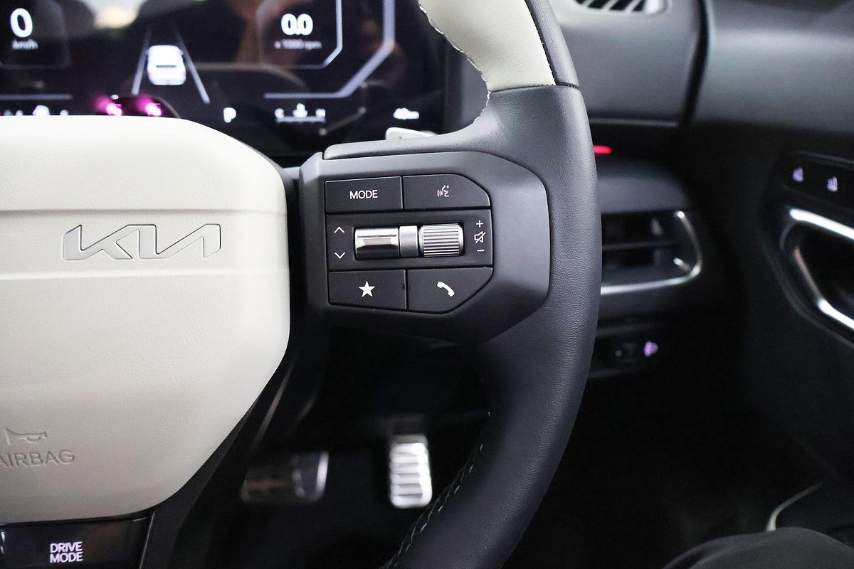 2025 Kia K4 GT-Line CL4m