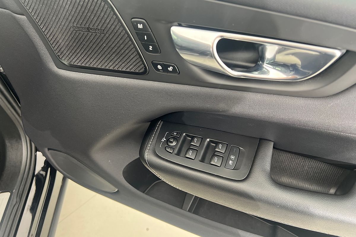 2021 Volvo XC60 T6 R-Design