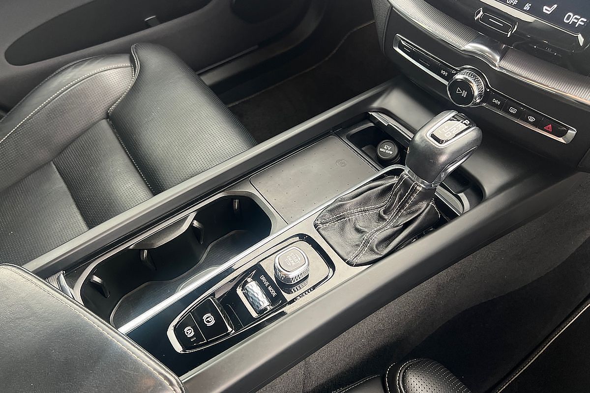 2021 Volvo XC60 T6 R-Design