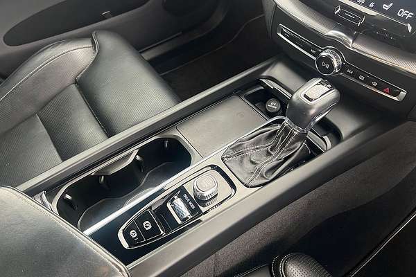 2021 Volvo XC60 T6 R-Design thumb-14
