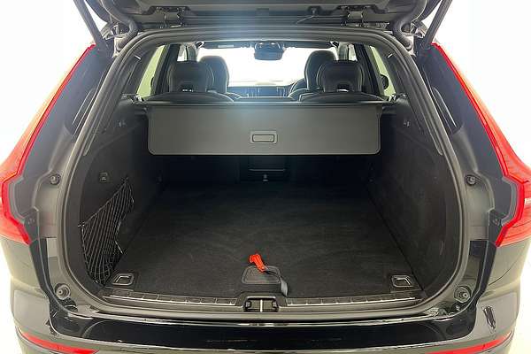 2021 Volvo XC60 T6 R-Design thumb-17