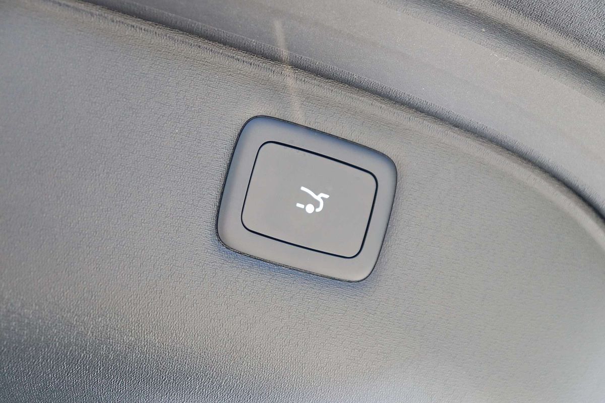 2025 MG IM6 Performance S12L