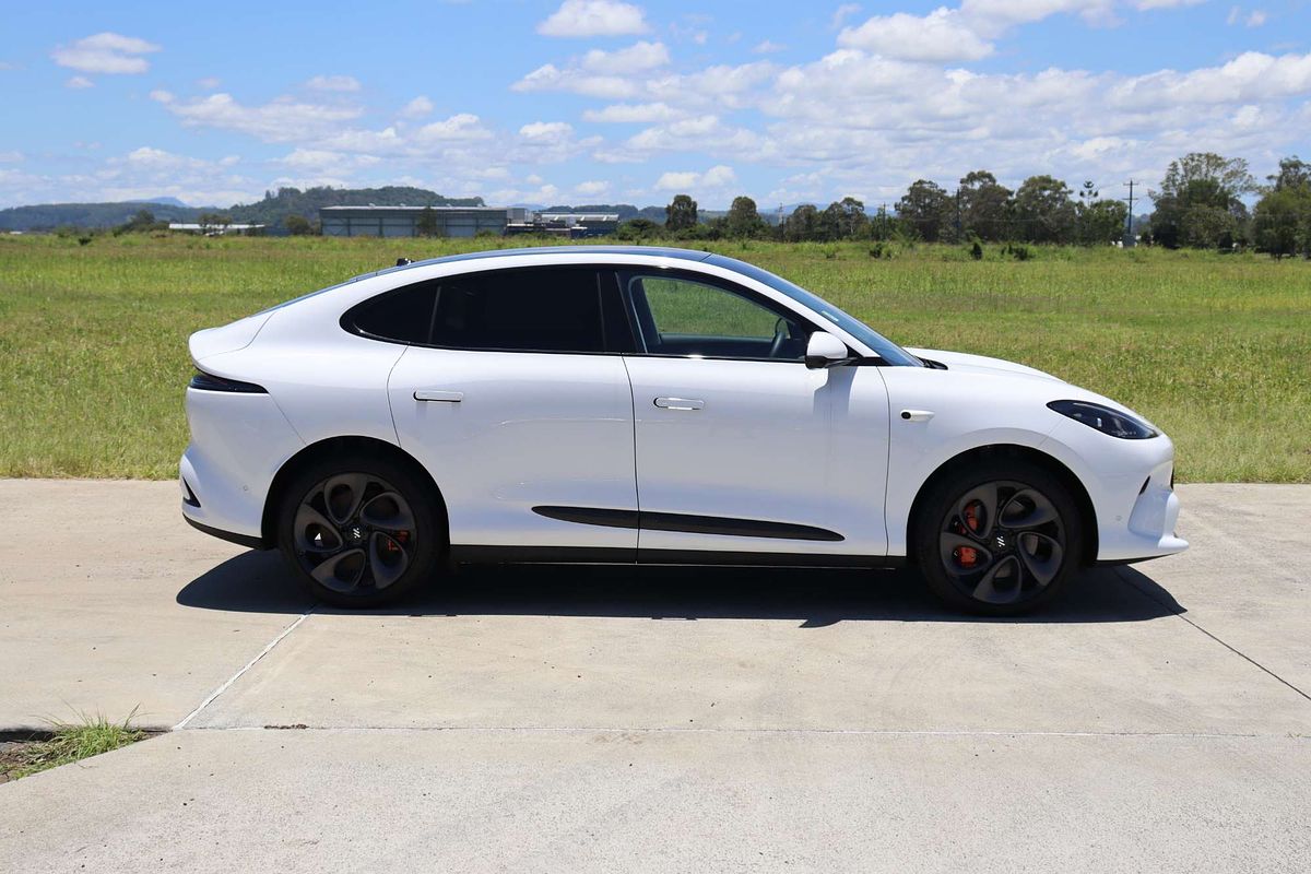 2025 MG IM6 Performance S12L