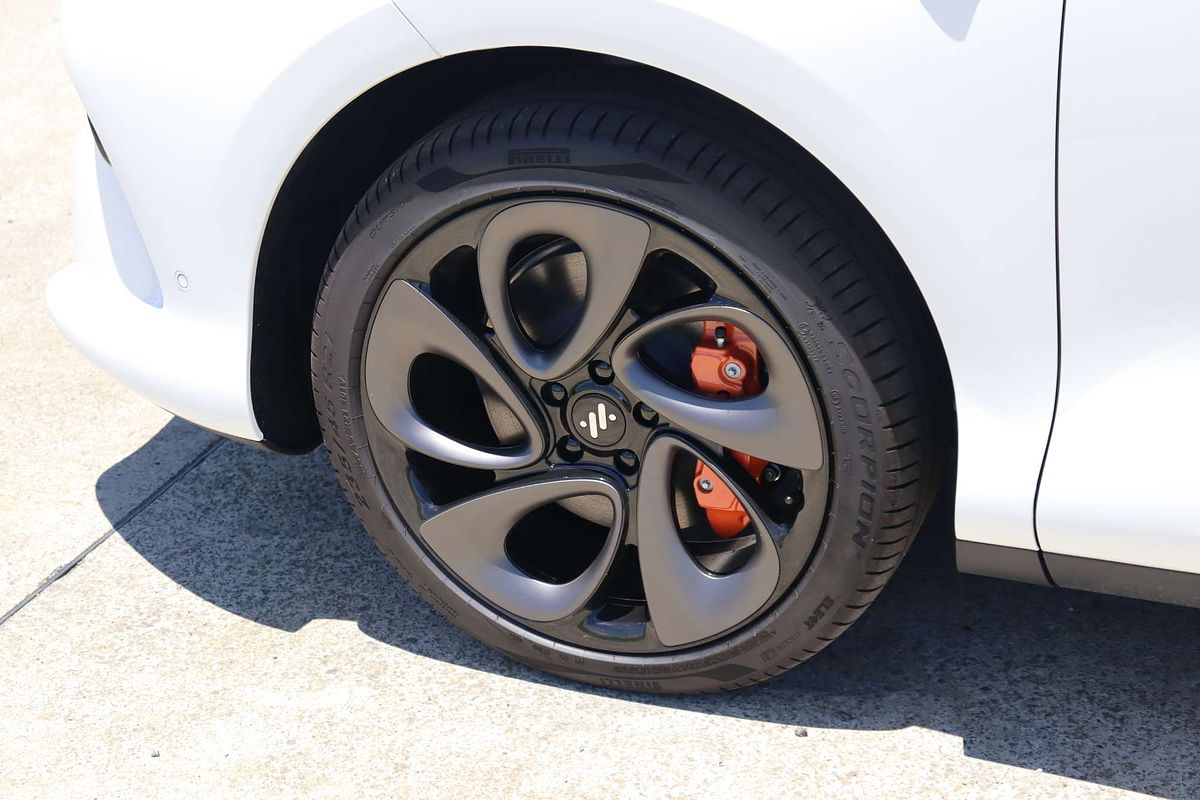 2025 MG IM6 Performance S12L