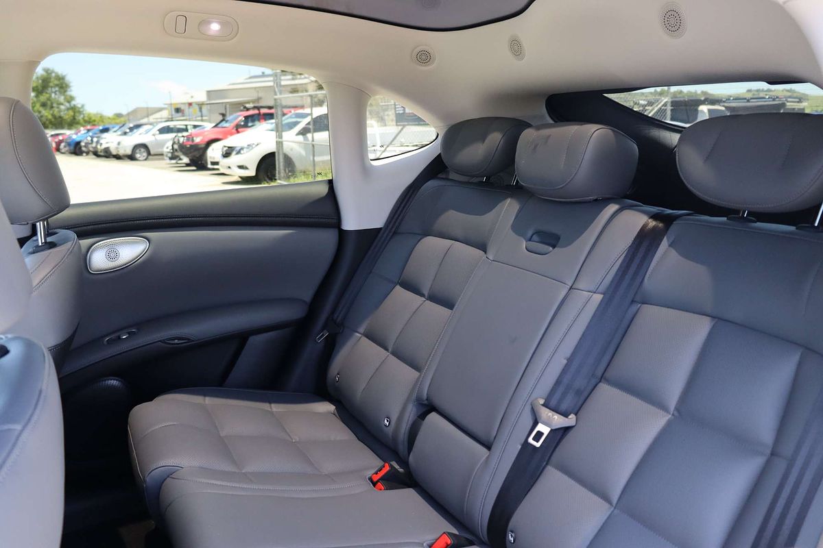 2025 MG IM6 Performance S12L