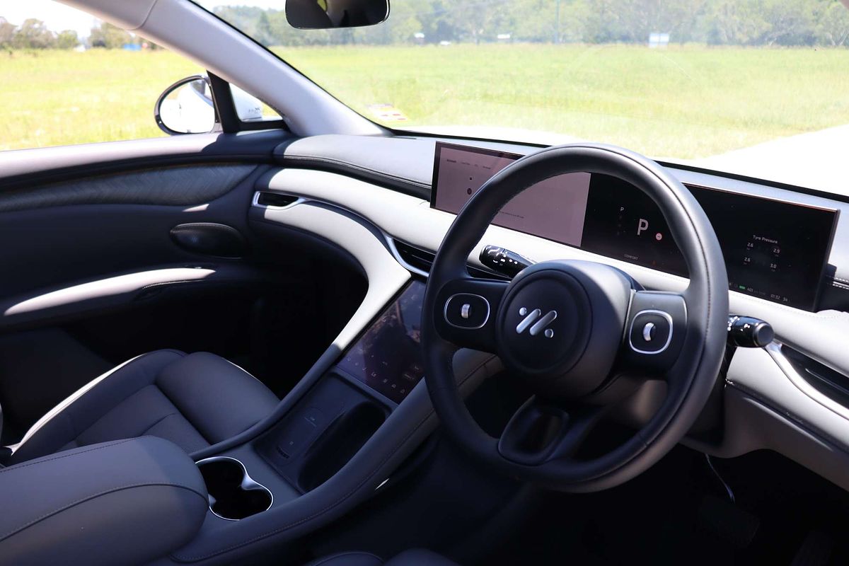 2025 MG IM6 Performance S12L