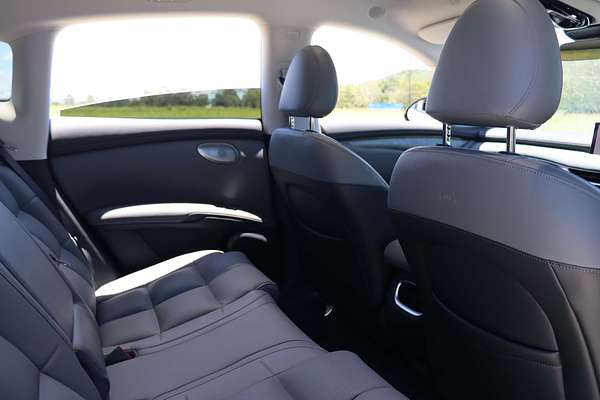 2025 MG IM6 Performance S12L