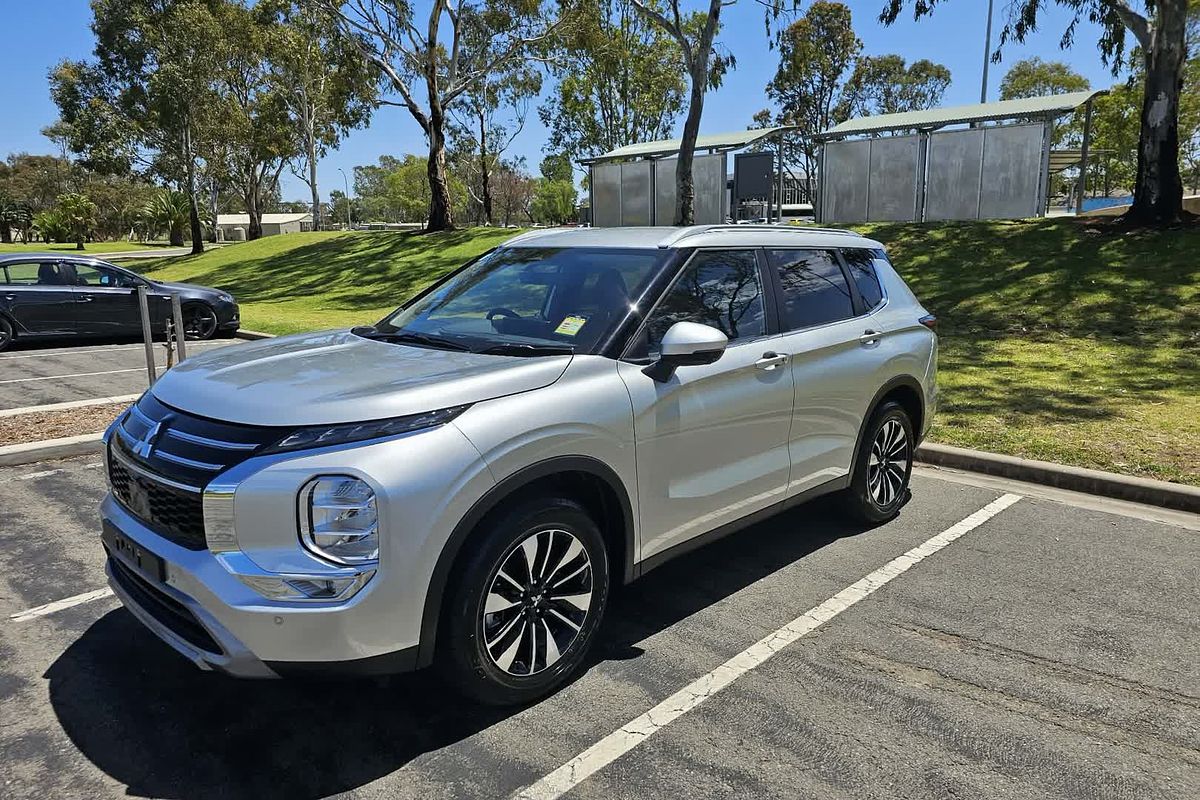 2025 Mitsubishi Outlander LS ZM