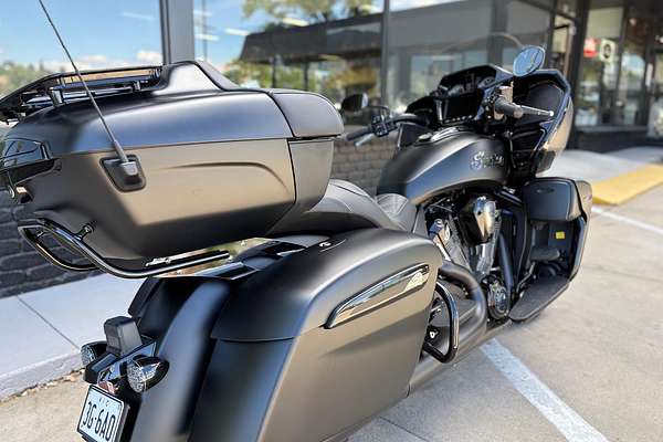 2025 Indian Pursuit Dark Horse 112 Pursuit