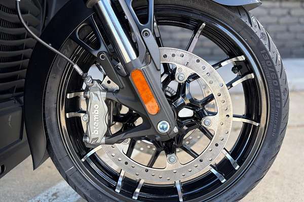 2025 Indian Pursuit Dark Horse 112 Pursuit