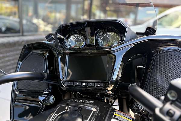 2025 Indian Pursuit Dark Horse 112 Pursuit