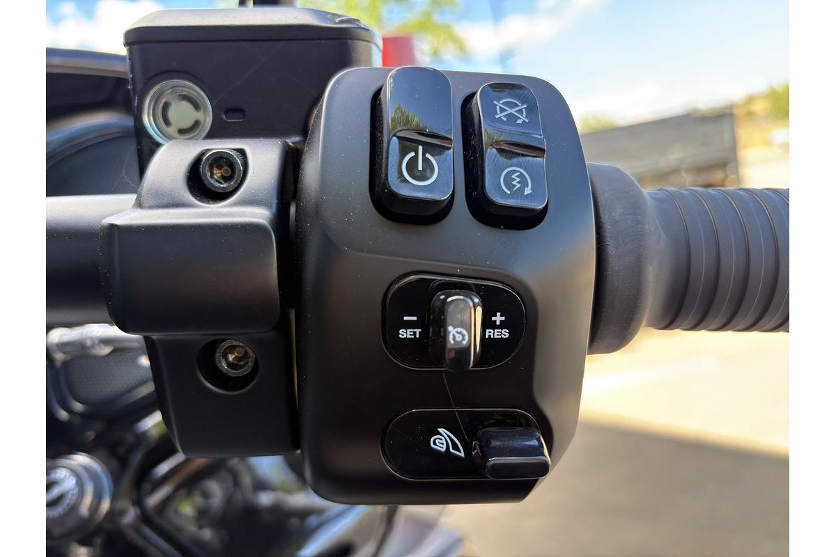 2025 Indian Pursuit Dark Horse 112 Pursuit