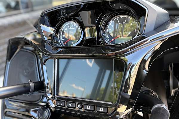 2025 Indian Pursuit Dark Horse 112 Pursuit