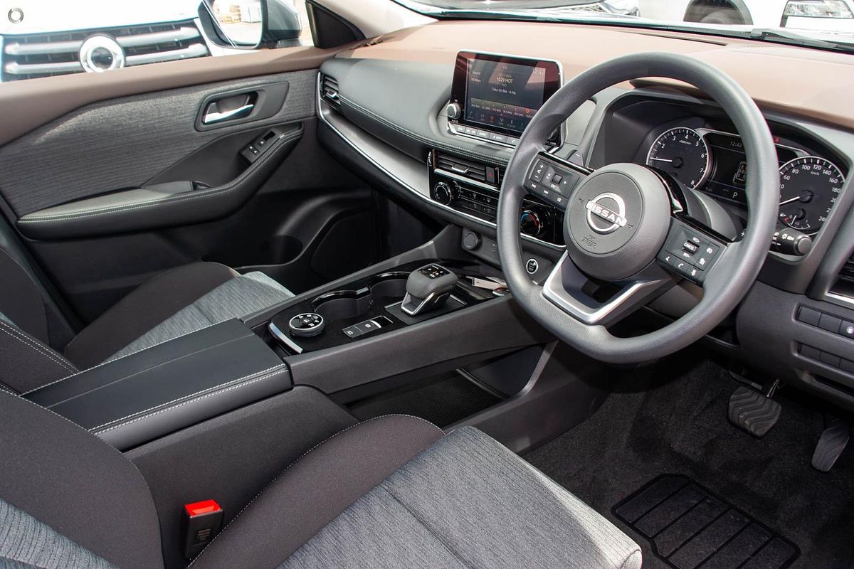 2025 Nissan X-TRAIL ST T33