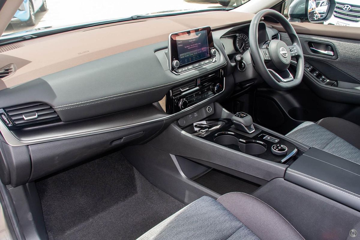 2025 Nissan X-TRAIL ST T33